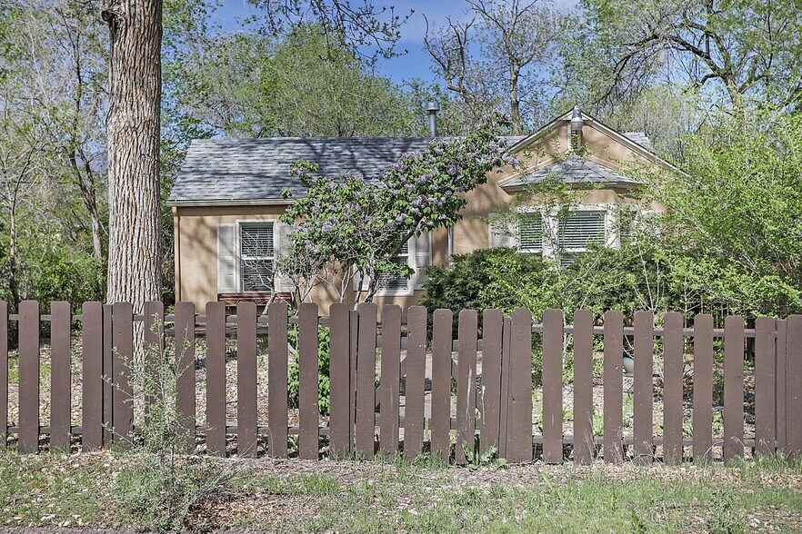 Primary Photo - Well-Maintained Cottage with Private Yard ...