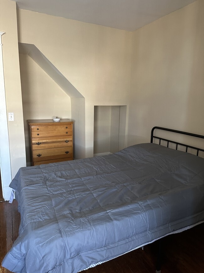 Building Photo - 1810 Newton St NW