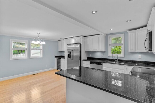 Building Photo - 10 Cooke Pl