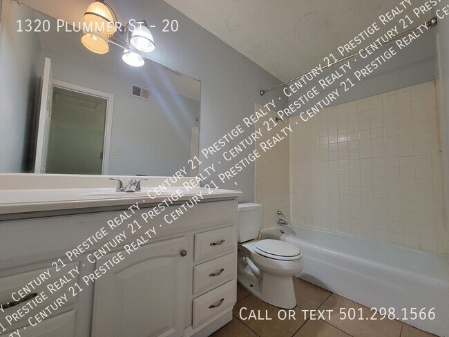 Building Photo - 1320 Plummer Street Apt 20