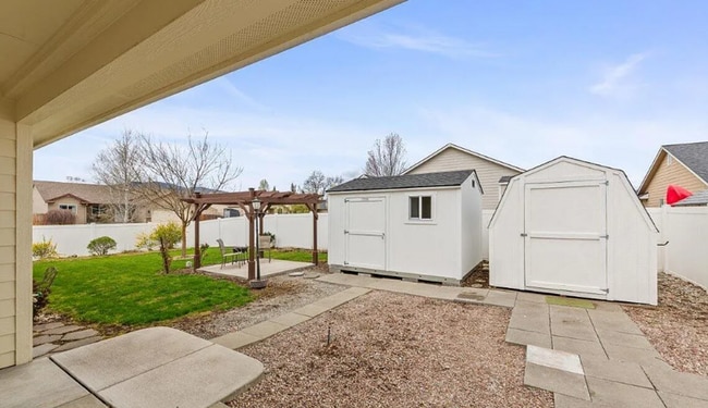 Building Photo - 3 Bed, 2 Bath, Single Level House in Post Falls