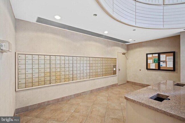 Building Photo - 1805 Crystal Dr