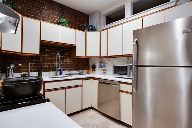 Building Photo - 114 Trenton St