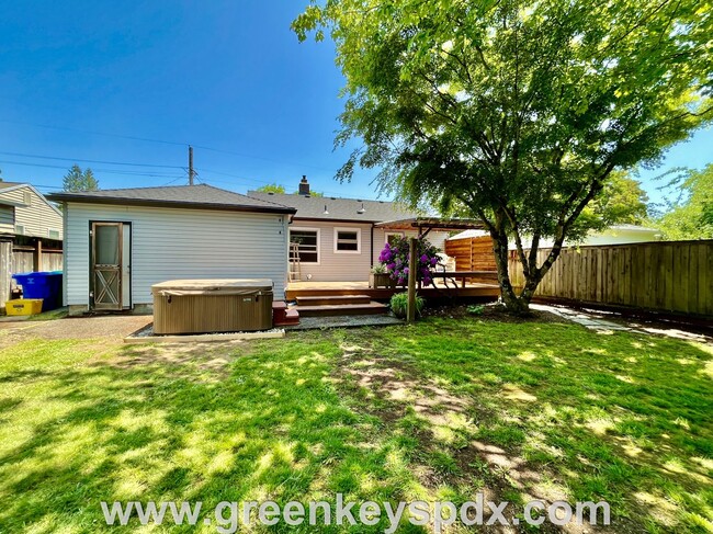 Building Photo - 2-Bedroom House in South Tabor with Fenced...
