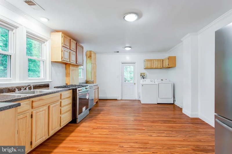 Building Photo - 301 Loureiro Ln