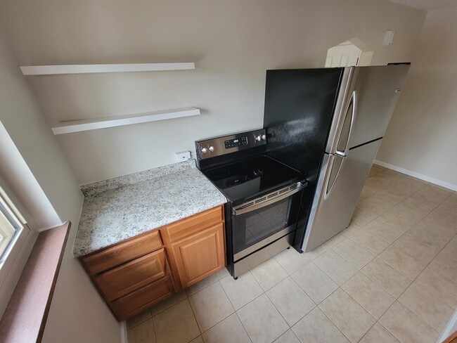 Building Photo - 211 E Orchard Ave