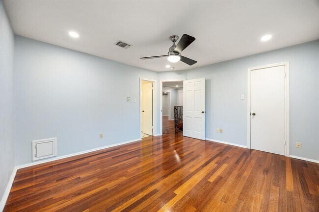 Building Photo - 15726 Walkwood Dr