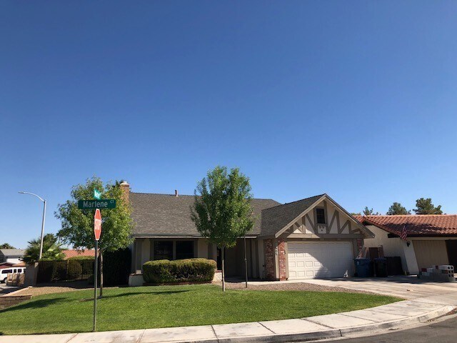 Primary Photo - Absolutely gorgeous 4 Bed 3 Bath in Green ...