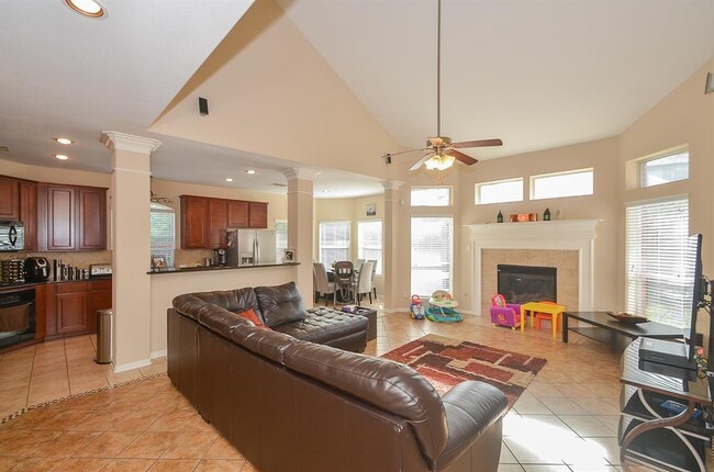 Building Photo - 6134 Vadini Shores Ln
