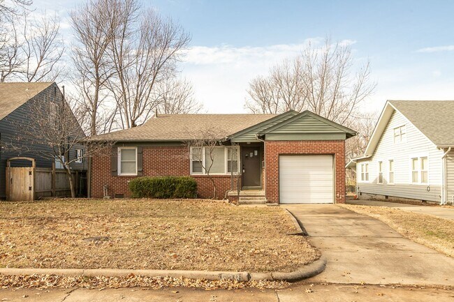 Building Photo - 3 Bedroom 1 Bath in Tulsa