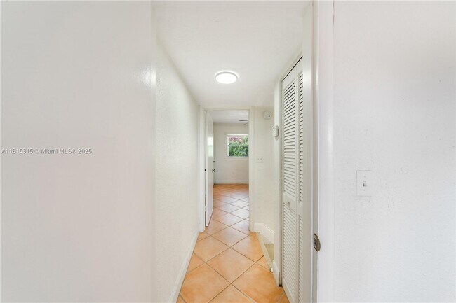 Building Photo - 8650 SW 67th Ave