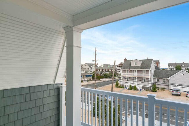 Building Photo - 916 Ocean Ave