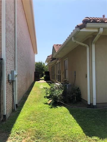 Building Photo - 817 La Cima