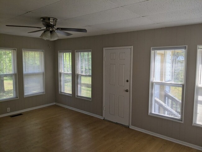 Building Photo - For Rent