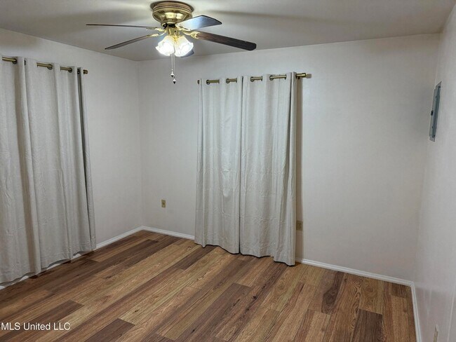 Building Photo - 2507 Middlecoff Dr