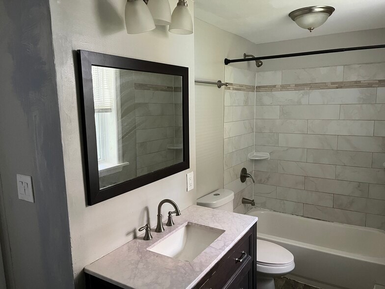 Building Photo - 111 N Troy Ave