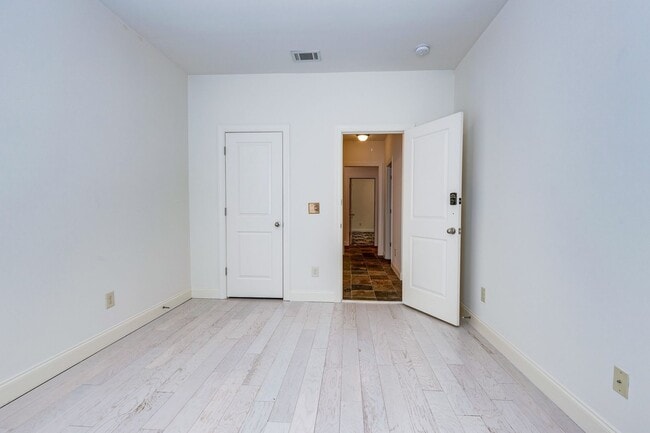Building Photo - Welcome to this charming end unit townhome