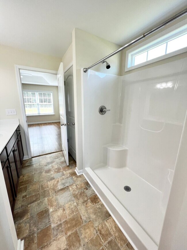 Building Photo - Beautiful home in Woodland Lakes! Extended...