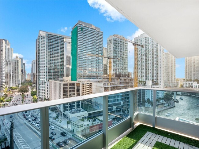 Building Photo - 200 Biscayne Blvd Way