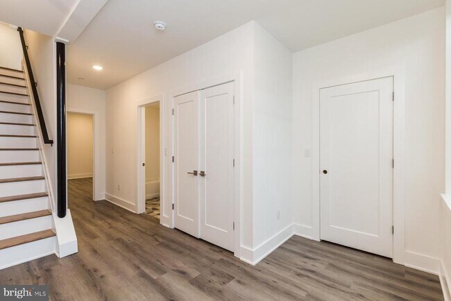 Building Photo - 2132 Berges St