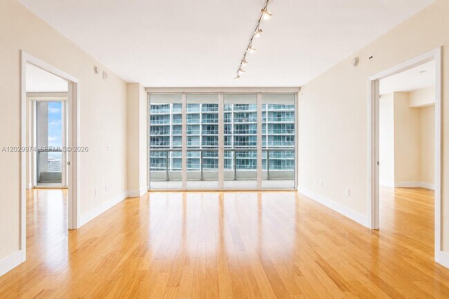Building Photo - 475 Brickell Ave