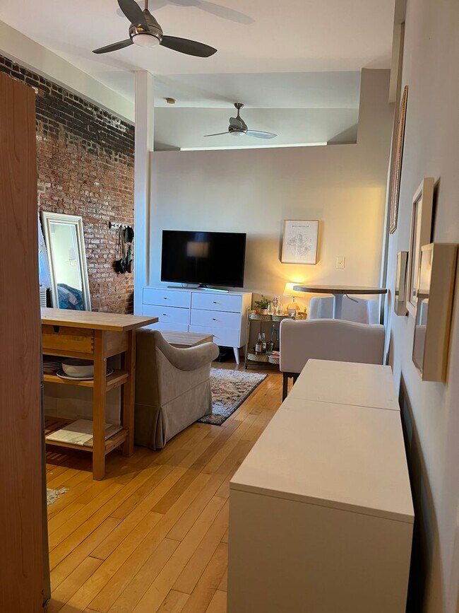 Building Photo - Bright 1BR in Bloomingdale – $1,800/mo | P...