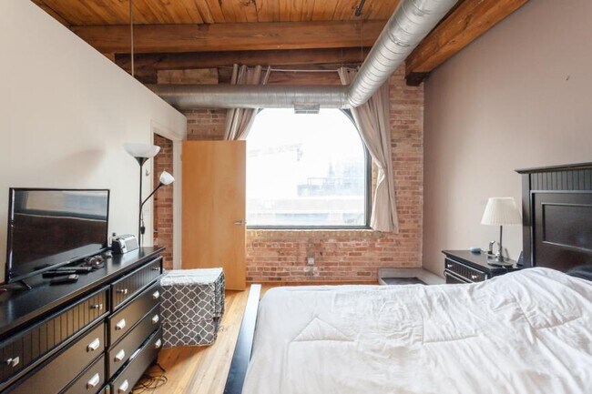 Building Photo - 2 bedroom in Chicago IL 60661