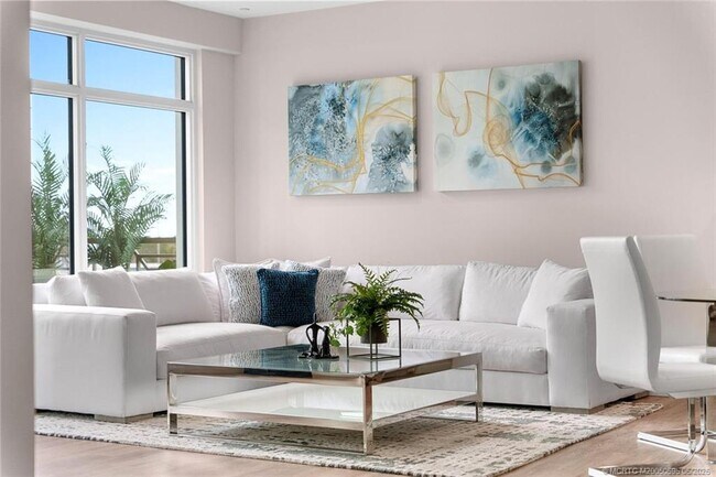 Building Photo - 41 SW Seminole St