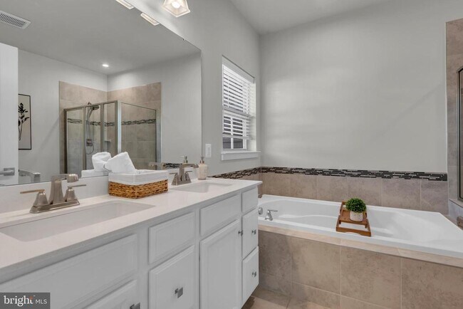 Building Photo - 14910 Townshend Ter Ave