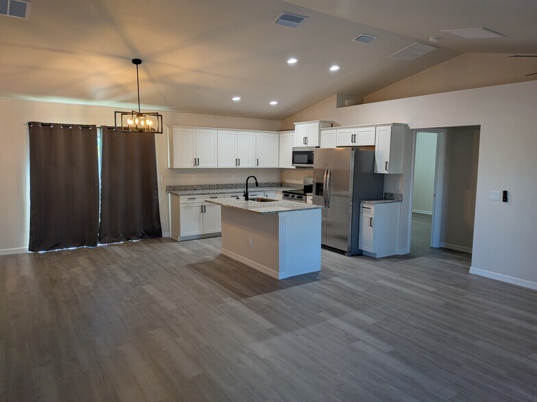 Building Photo - 7352 Quarry St