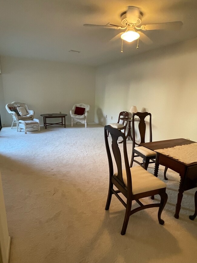 Building Photo - 11674 Pointe Cir