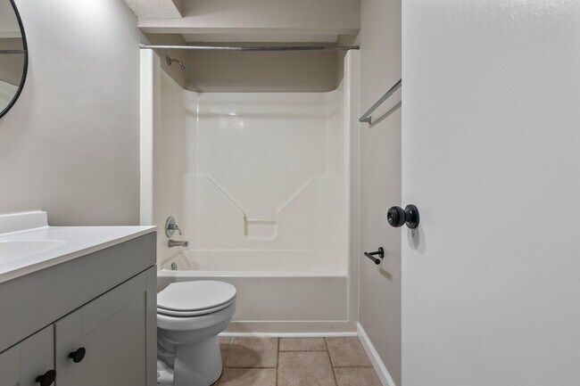 Building Photo - 5 Rocky Top Cove