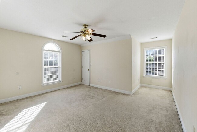 Building Photo - 330 Gardenia Dr