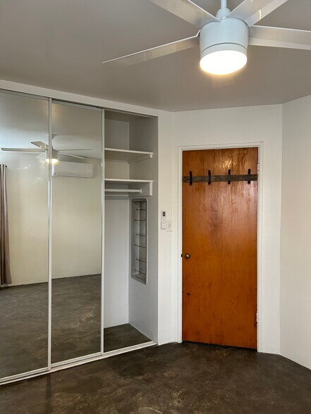 Building Photo - 3666 Villa Ter