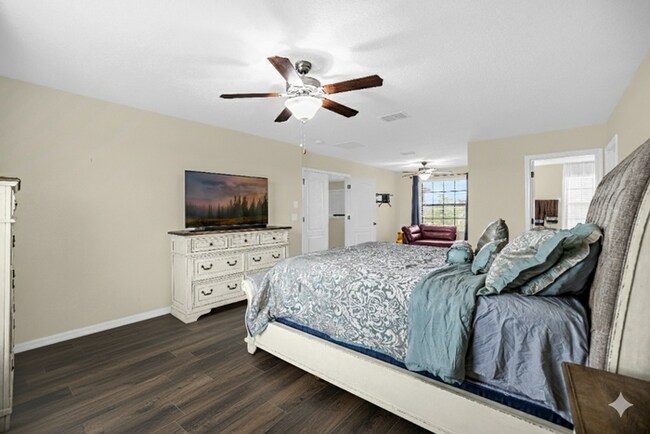 Building Photo - "Discover Spacious Elegance: 5-Bed, 3-Bath...