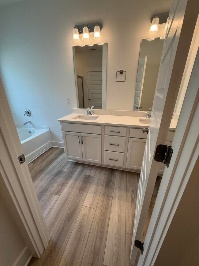 Building Photo - 210 Lyla Ln