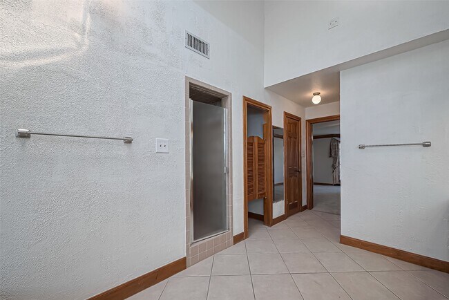 Building Photo - 18307 Champion Forest Dr