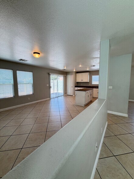 Building Photo - 9521 Grand Fir Ct