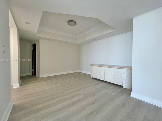 Building Photo - 20281 E Country Club Dr