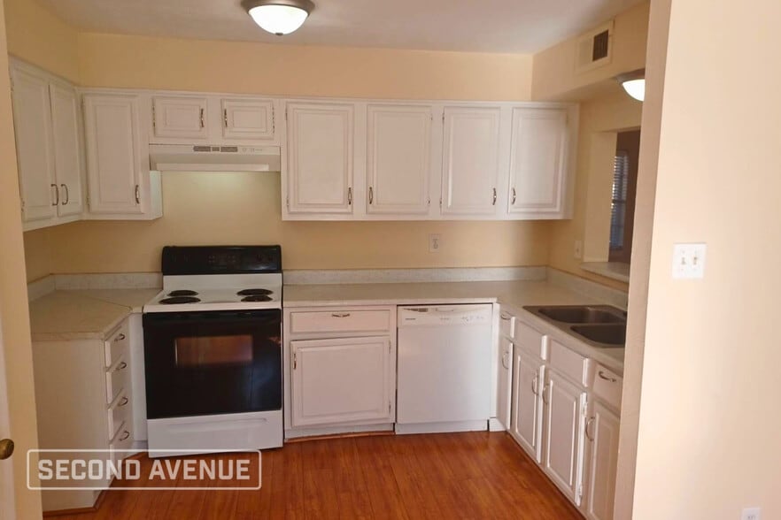 Building Photo - 7943 Ellinger Ln