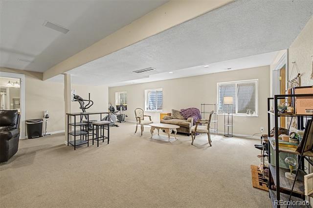 Building Photo - 2745 Xanthia St