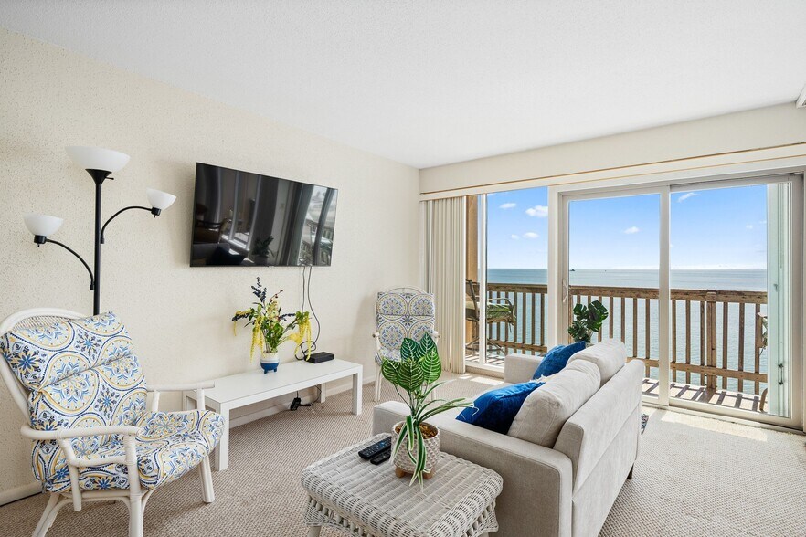 Building Photo - 4000 Surfside Blvd