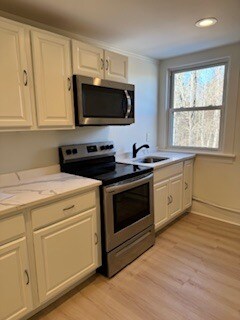 Kitchen - 7 Tamarack Hill Dr
