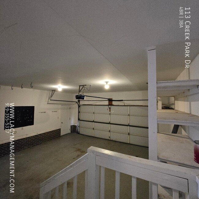 Building Photo - 113 Creek Park Dr