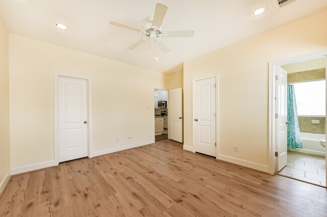 Building Photo - 242 Lenox St