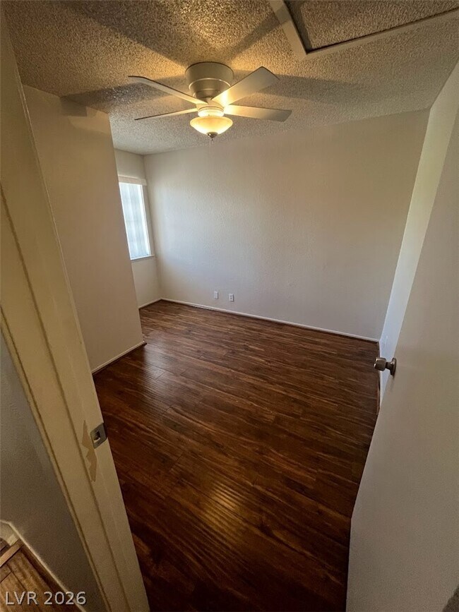 Building Photo - 914 Scarlet Ridge Dr