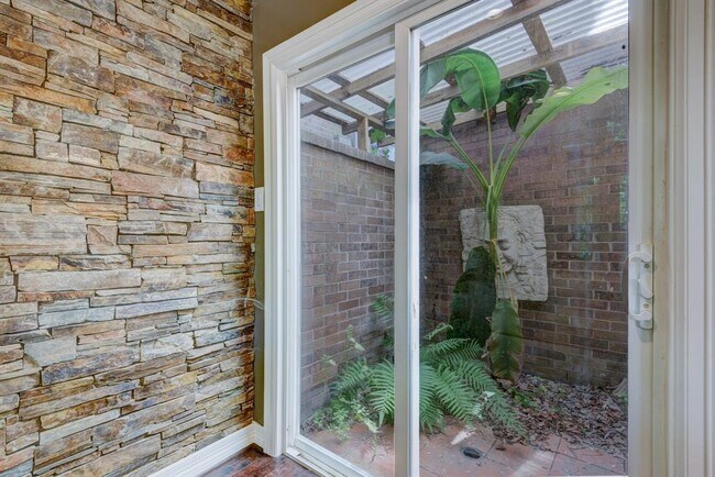 Building Photo - 4734 Post Oak Timber Dr