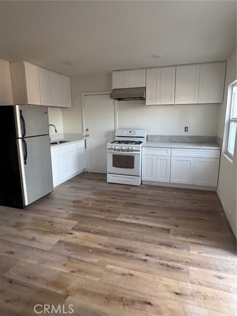 Building Photo - 10206 S Vermont Ave