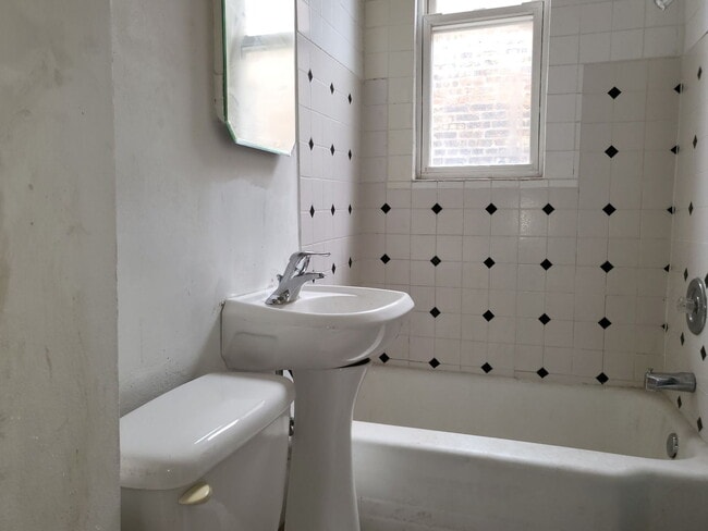 Building Photo - 1651 N Central Ave