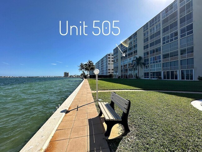 Building Photo - 501 Lake Shore Dr